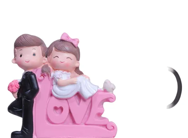 Bride_And_Groom_Love_Figurine_Wedding_Cake_Topper
