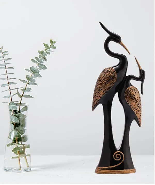 Decorative_Swan_Pair_Figurine_Black_&_Golden