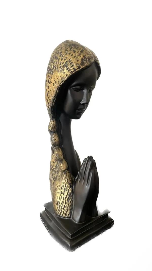 Decorative_Black_&_Gold_Lady_Figurine_With_Long_Braid