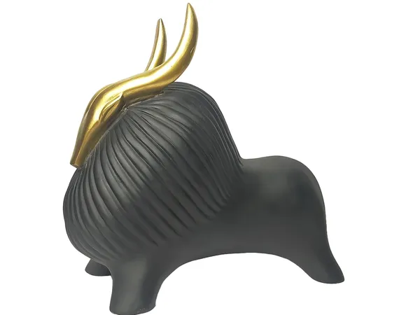 Decorative_Bull_Figurine_With_Golden_Horns_Black_Matte_Finish