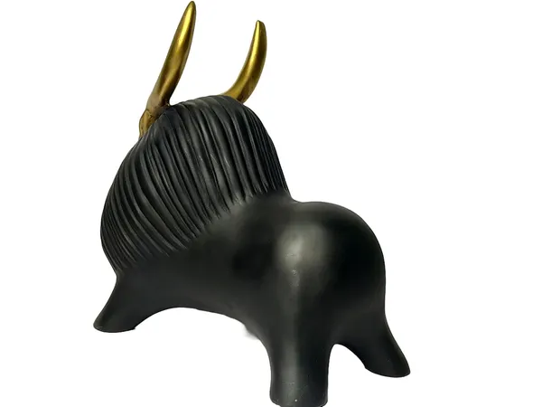 Decorative_Bull_Figurine_With_Golden_Horns_Black_Matte_Finish