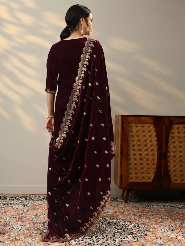 Wine_Velvet_Embroidered_Kurta_Set_For_Women