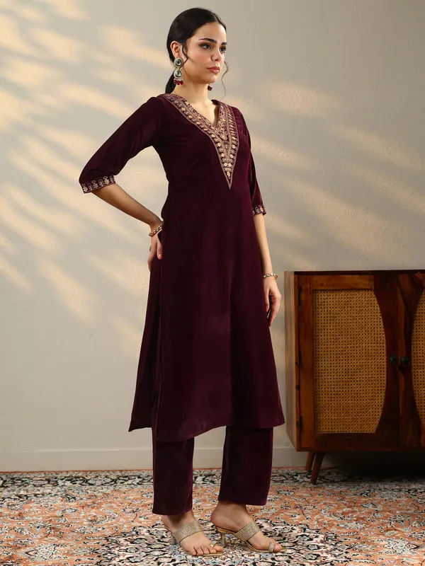 Wine_Velvet_Embroidered_Kurta_Set_For_Women
