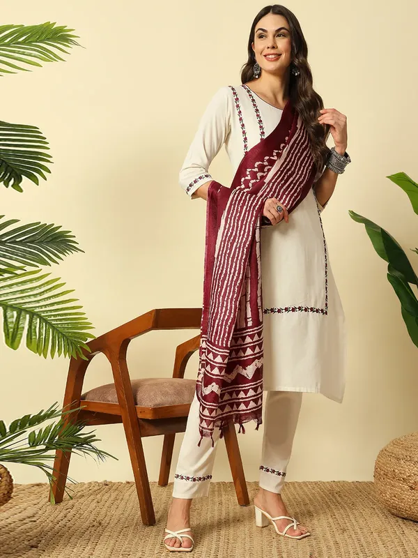 Ivory_Khadi_Cotton_Thread_Embroidered_Kurta_With_Pant_Dupatta_For_Women