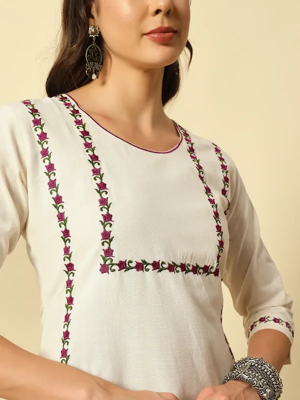 Ivory_Khadi_Cotton_Thread_Embroidered_Kurta_With_Pant_Dupatta_For_Women