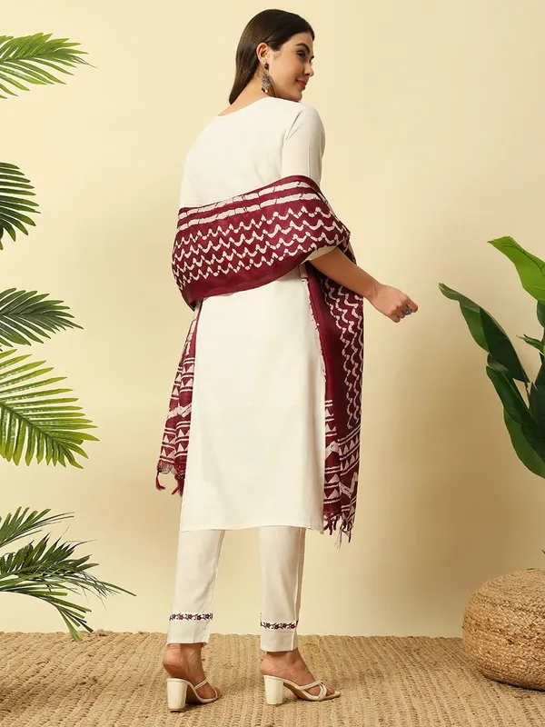 Ivory_Khadi_Cotton_Thread_Embroidered_Kurta_With_Pant_Dupatta_For_Women