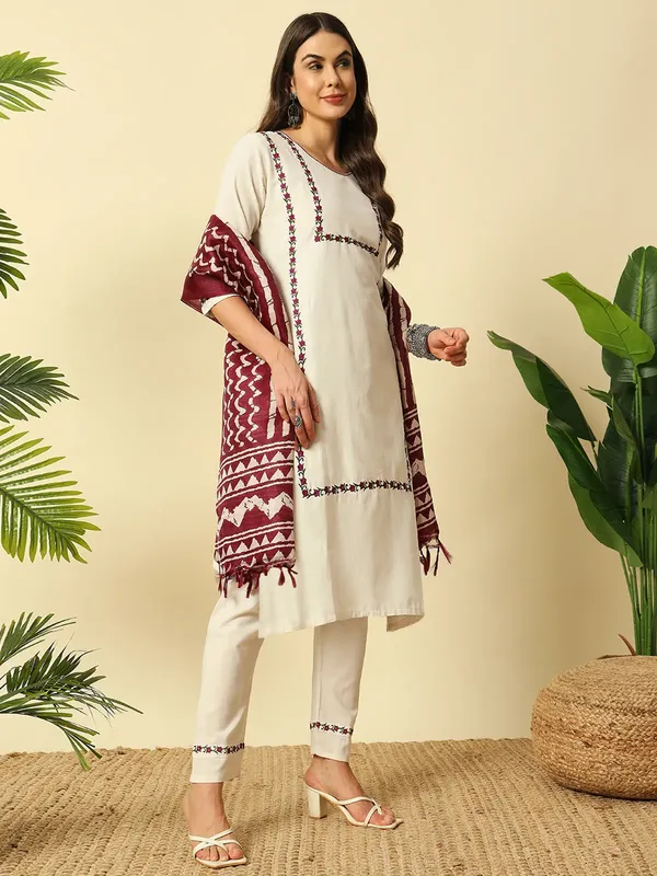 Ivory_Khadi_Cotton_Thread_Embroidered_Kurta_With_Pant_Dupatta_For_Women