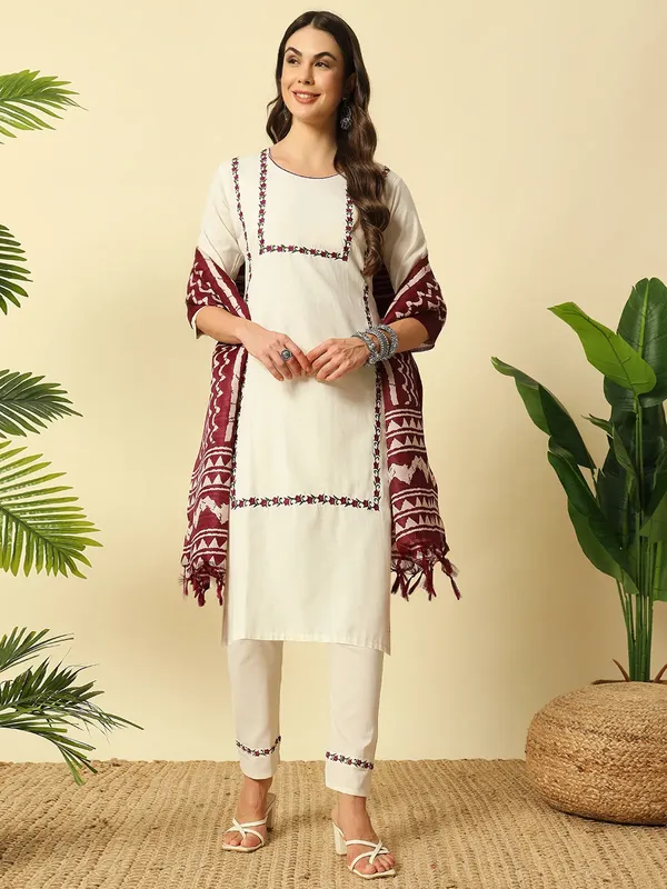 Ivory_Khadi_Cotton_Thread_Embroidered_Kurta_With_Pant_Dupatta_For_Women