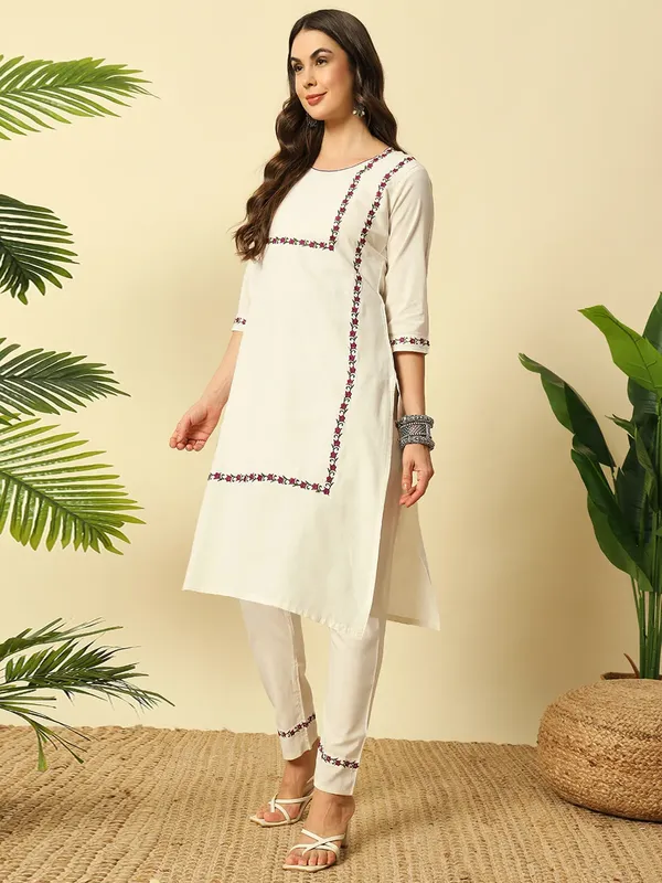 Ivory_Khadi_Cotton_Thread_Embroidered_Kurta_With_Pant_Dupatta_For_Women