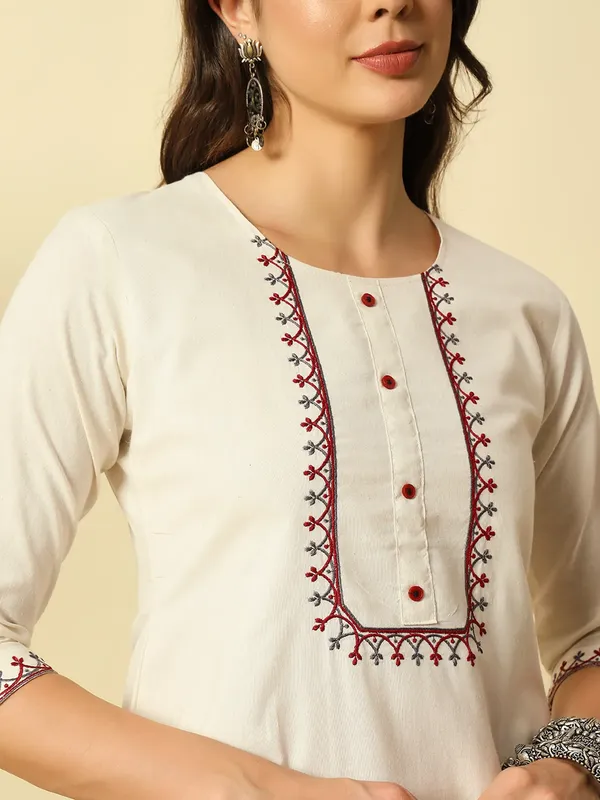 Ivory_Khadi_Cotton_Thread_Embroidered_Kurta_With_Pant_Dupatta_For_Women