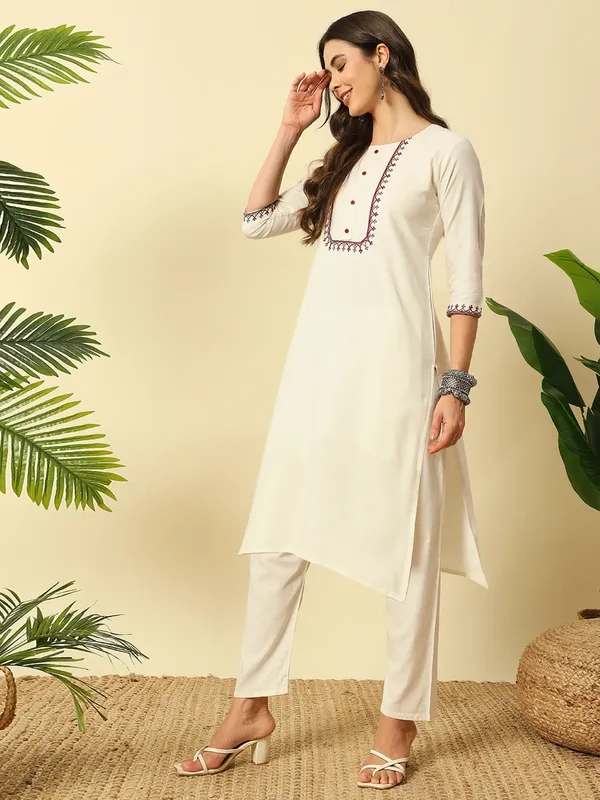 Ivory_Khadi_Cotton_Thread_Embroidered_Kurta_With_Pant_Dupatta_For_Women