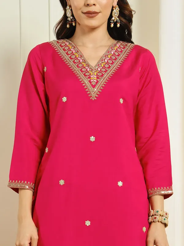 Pink_Roman_Silk_Thread_Embroidered_Kurta_With_Pant_Dupatta_For_Women