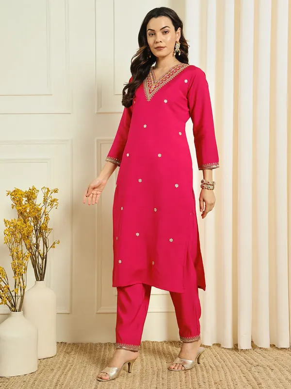 Pink_Roman_Silk_Thread_Embroidered_Kurta_With_Pant_Dupatta_For_Women
