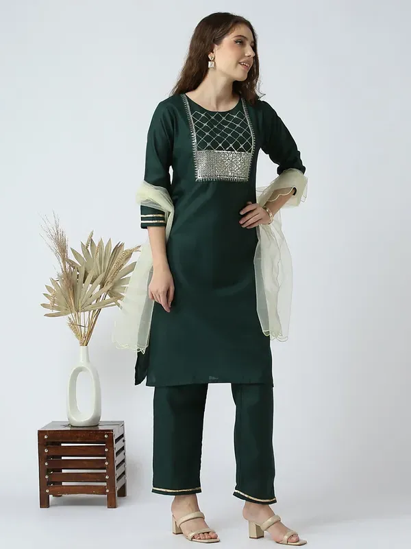 Green_Cotton_Blend_Thread_Embroidered_Kurta_With_Pant_Dupatta_For_Women