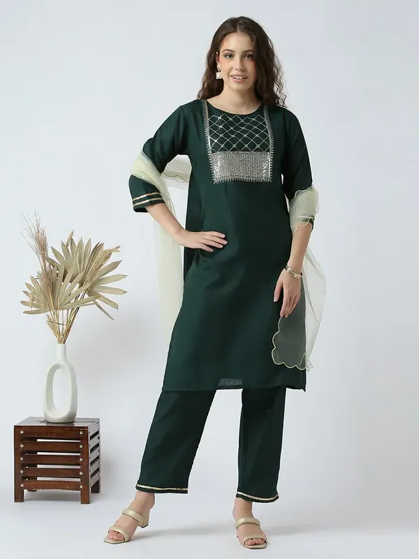 Green_Cotton_Blend_Thread_Embroidered_Kurta_With_Pant_Dupatta_For_Women