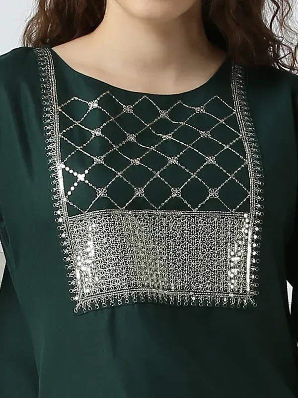 Green_Cotton_Blend_Thread_Embroidered_Kurta_With_Pant_Dupatta_For_Women