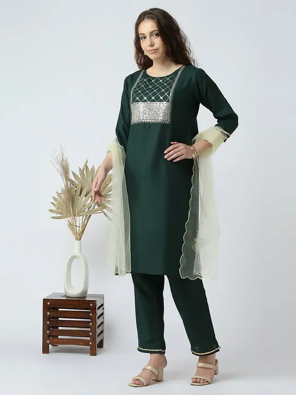 Green_Cotton_Blend_Thread_Embroidered_Kurta_With_Pant_Dupatta_For_Women
