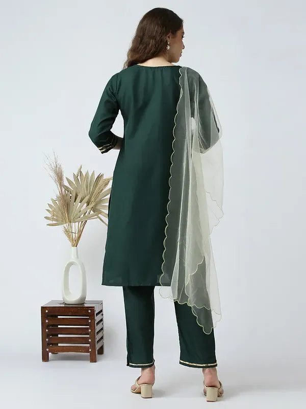 Green_Cotton_Blend_Thread_Embroidered_Kurta_With_Pant_Dupatta_For_Women