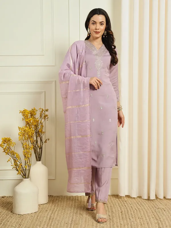 Lavender_Roman_Silk_Thread_Embroidered_Kurta_With_Pant_Dupatta_For_Women