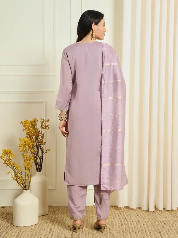 Lavender_Roman_Silk_Thread_Embroidered_Kurta_With_Pant_Dupatta_For_Women