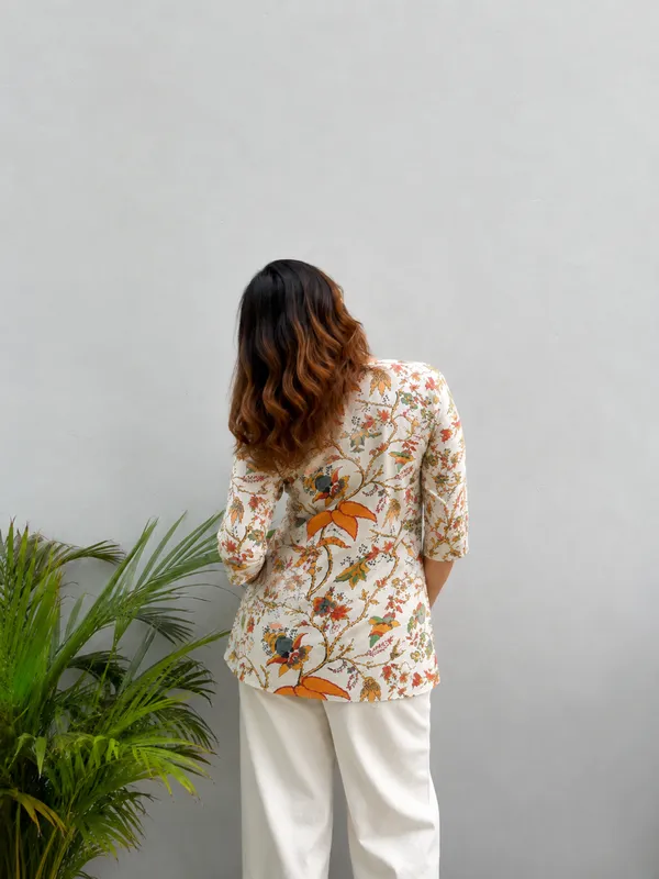 Vestimoni_Nature_Bloom_Printed_Short_Kurti_for_Everyday_Wear