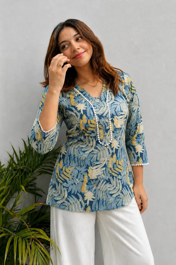 Vestimoni_Women's_Blue_Botanical_Print_Cotton_Short_Kurti