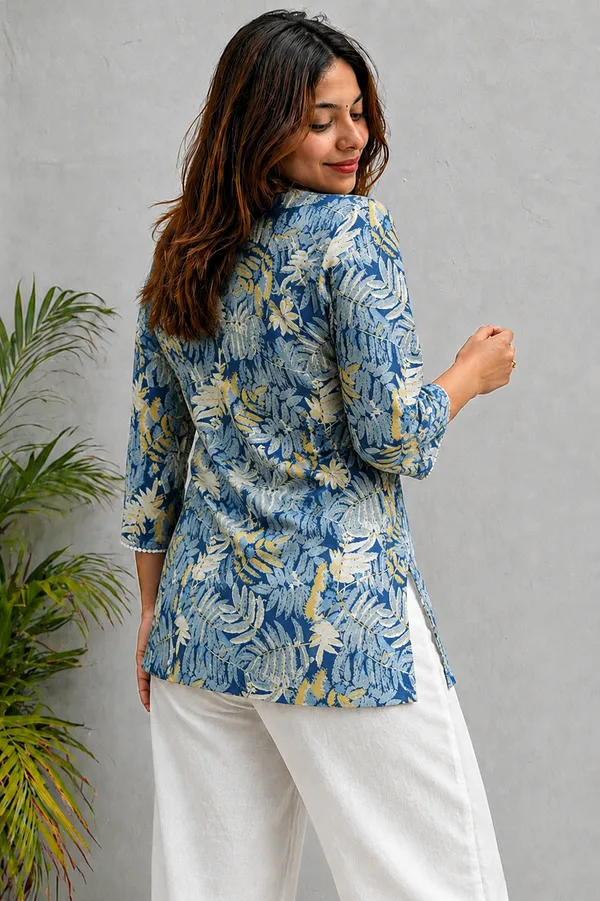 Vestimoni_Women's_Blue_Botanical_Print_Cotton_Short_Kurti