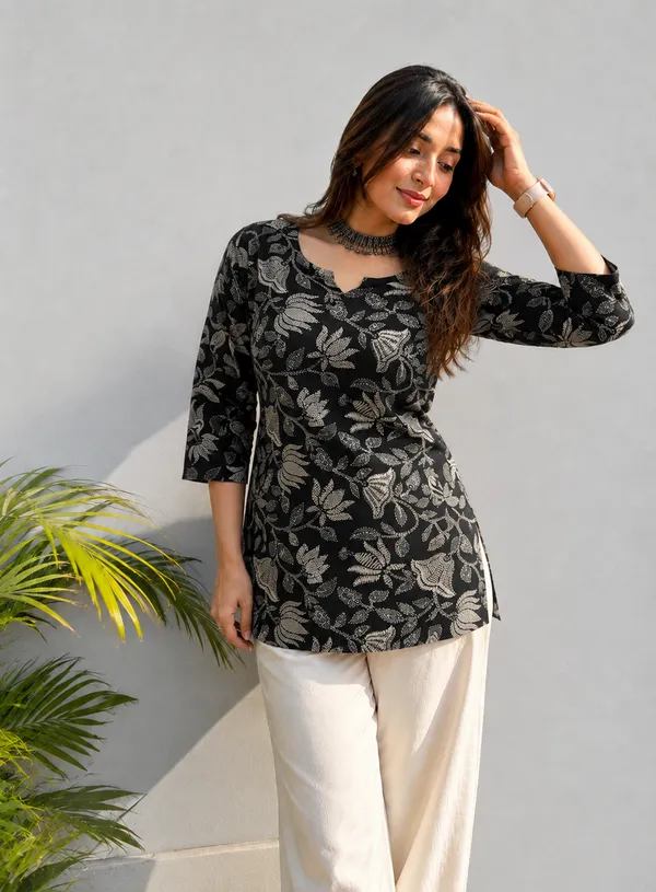 Vestimoni_Women's_Elegant_Black_Leaf_Print_Short_Kurti
