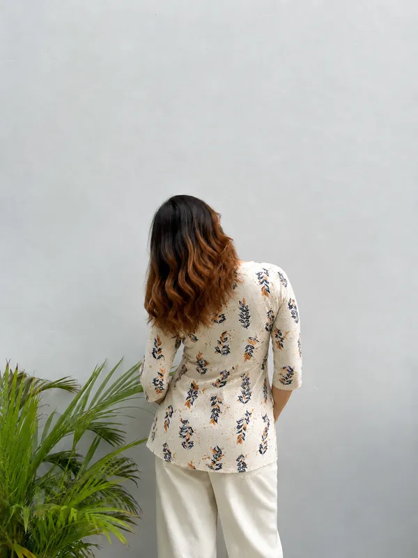 Vestimoni_Women's_Off_White_Leaf_Printed_Cotton_Short_Kurti