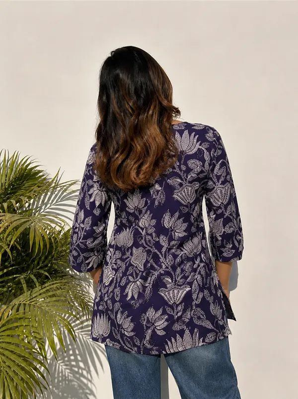 Vestimoni_Women's_Purple_Floral_Printed_Straight_Short_Kurti