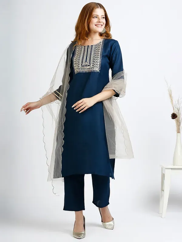 Rama_Cotton_Blend_Thread_Embroidered_Kurta_With_Pant_Dupatta_For_Women