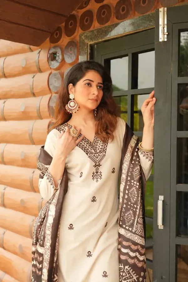 Beige_Khadi_Cotton_Thread_Embroidered_Kurta_With_Pant_Dupatta_For_Women