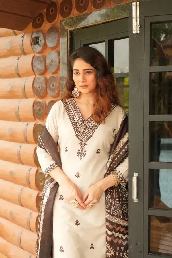 Beige_Khadi_Cotton_Thread_Embroidered_Kurta_With_Pant_Dupatta_For_Women