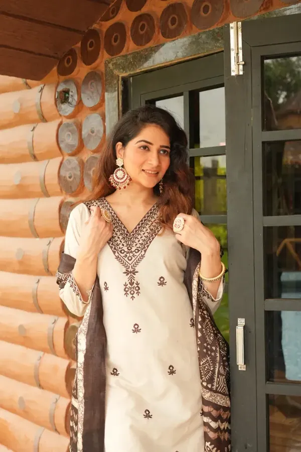 Beige_Khadi_Cotton_Thread_Embroidered_Kurta_With_Pant_Dupatta_For_Women