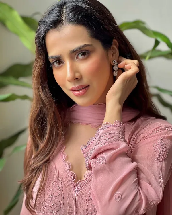 Pastel_Pink_Georgette_Chikankari_Embroidery_Kurta_With_Pant_Dupatta_For_Women