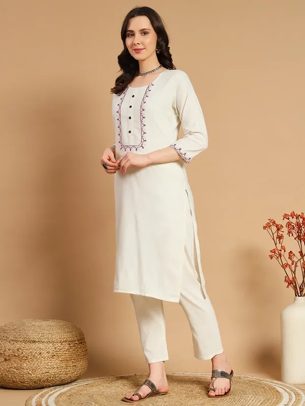 Ivory_Purple_Khadi_Cotton_Embroidered_Kurta_With_Pant_Dupatta_For_Women