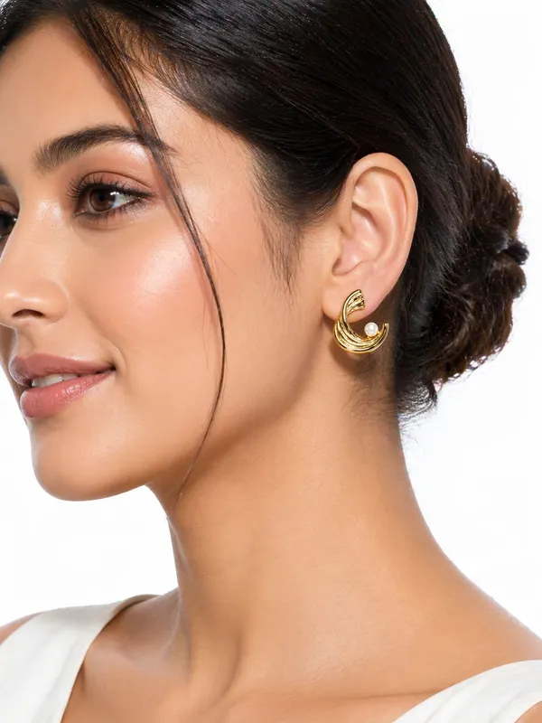 Elegant_Gold_Toned_Brass_D_Curved_Earrings_With_Pearl_Accents
