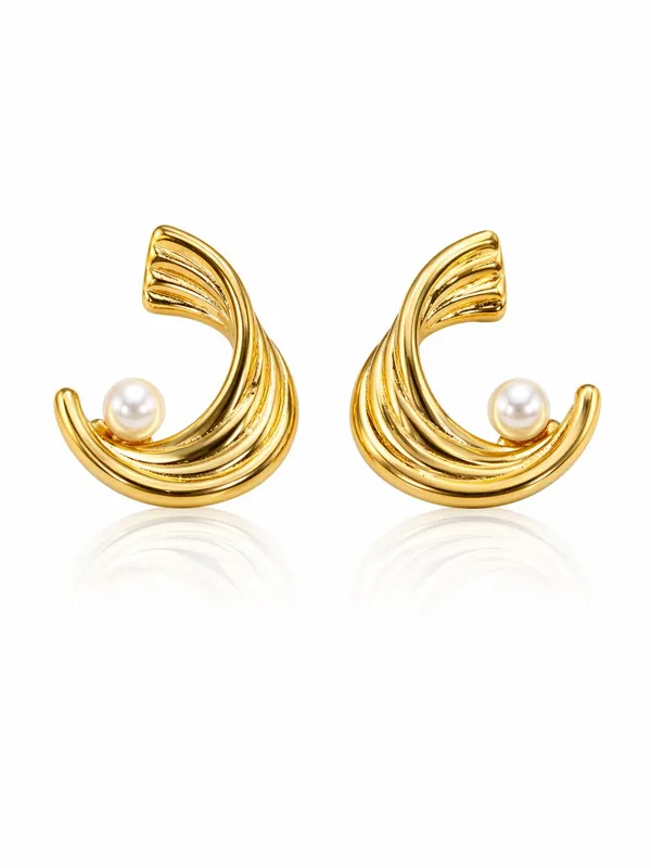 Elegant_Gold_Toned_Brass_D_Curved_Earrings_With_Pearl_Accents