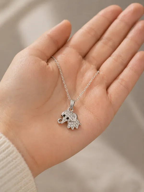Sparkling_Elephant_Pendant_Necklace_With_Crystal_Embellishments
