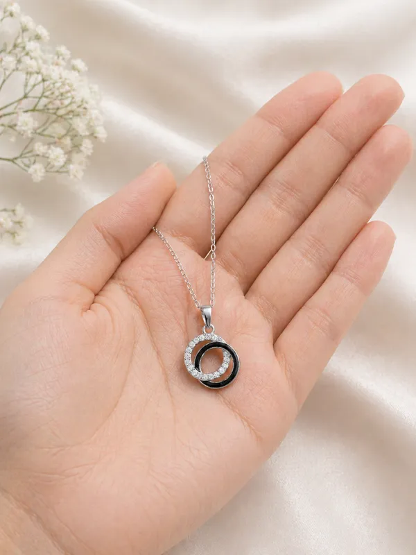 Elegant_Silver_Toned_Brass_Circle_Pendant_Necklace_With_Crystal_Accents