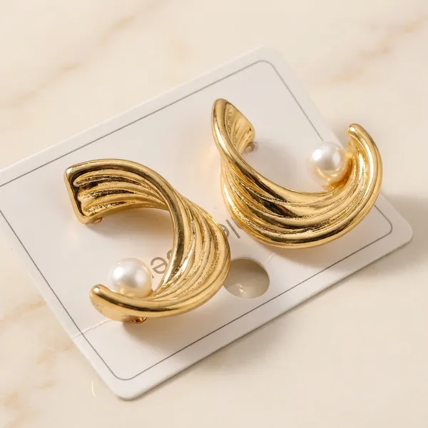 Elegant_Gold_Toned_Brass_D_Curved_Earrings_With_Pearl_Accents