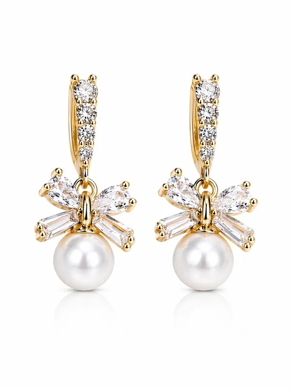 Elegant_Pearl_Drop_Earrings_With_Crystal_Accents