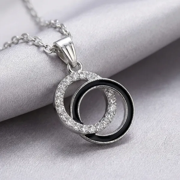 Elegant_Silver_Toned_Brass_Circle_Pendant_Necklace_With_Crystal_Accents