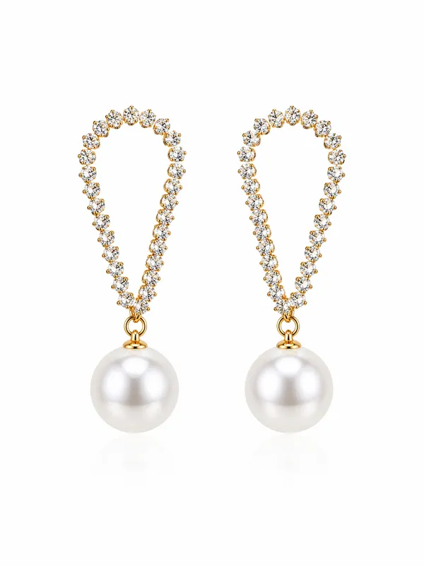 Elegant_Pearl_Drop_Earrings_With_Crystal_Embellishments
