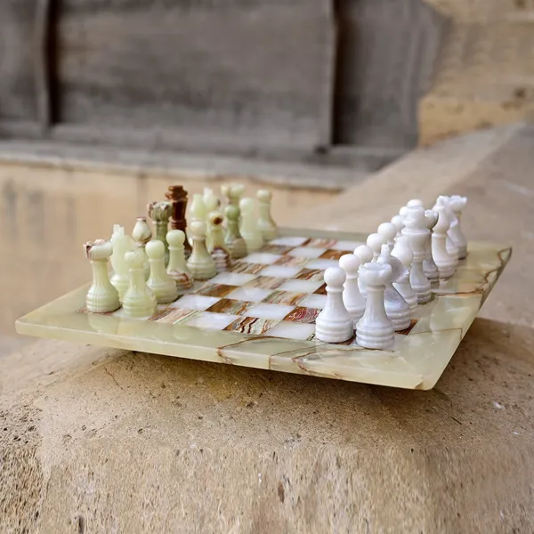 Handcrafted_Marble_Chess_Set_With_Wooden_Base