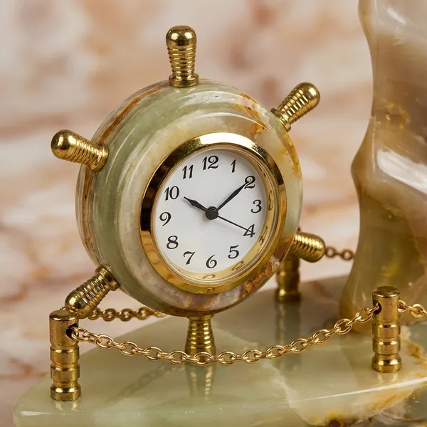 Decorative_Jade_Style_Vase_Set_With_Nautical_Clock