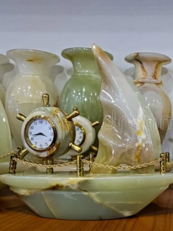 Decorative_Jade_Style_Vase_Set_With_Nautical_Clock