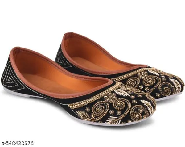 Black_Synthetic_Leather_Jutti_For_Women