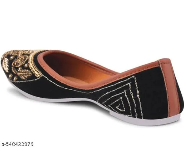 Black_Synthetic_Leather_Jutti_For_Women