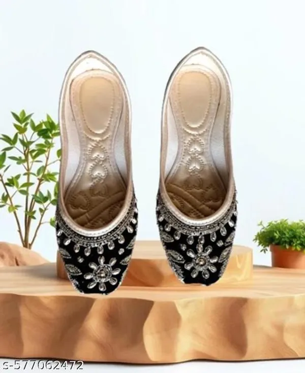Black_Synthetic_Leather_Jutti_For_Women